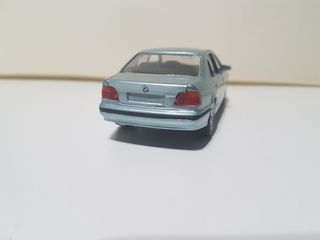 Coche a escala BMW Serie 5 1:43