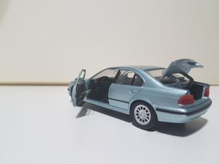 Coche a escala BMW Serie 5 1:43