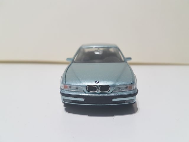 Coche a escala BMW Serie 5 1:43