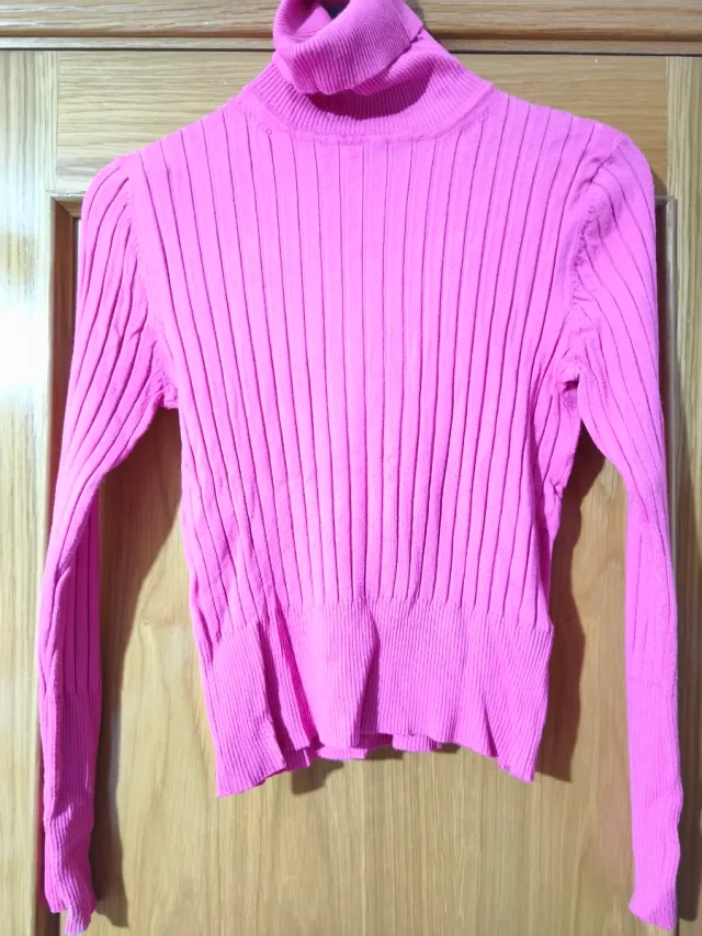 Jersey de cuello alto rosa de canalé