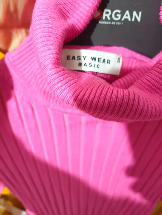 Jersey de cuello alto rosa de canalé