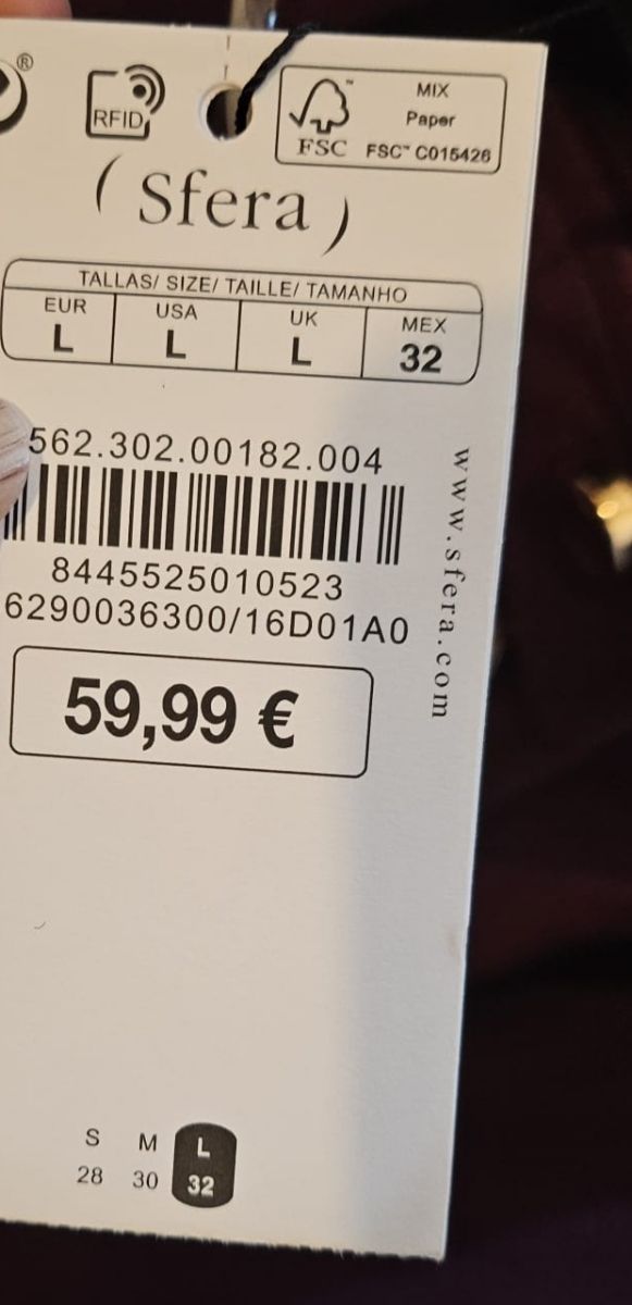 80- Abrigo Sfera. Nuevo. L  color morado vino