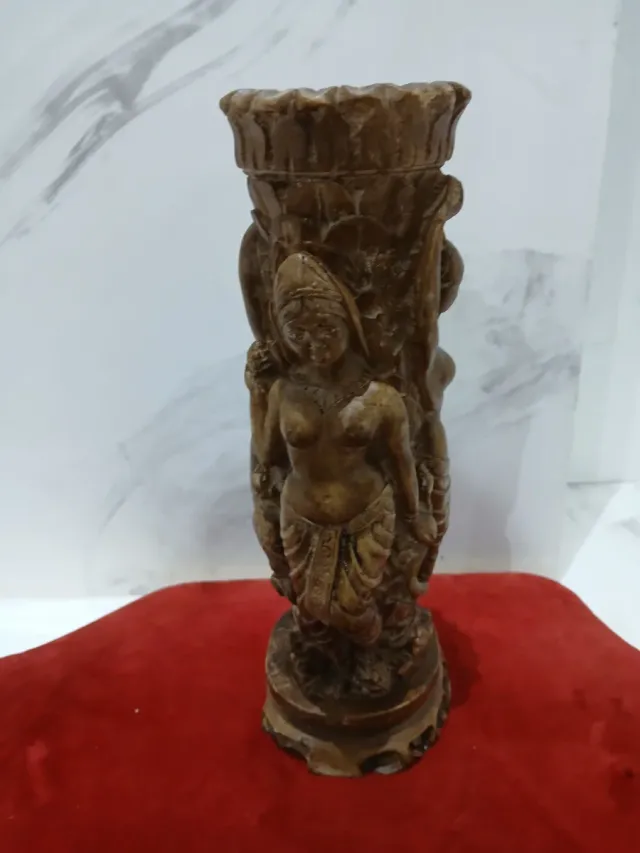 Antigua escultura decorativa