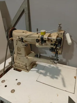 Máquina de coser Pfaff triple arrastre brazo libre