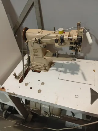 Máquina de coser Pfaff triple arrastre brazo libre