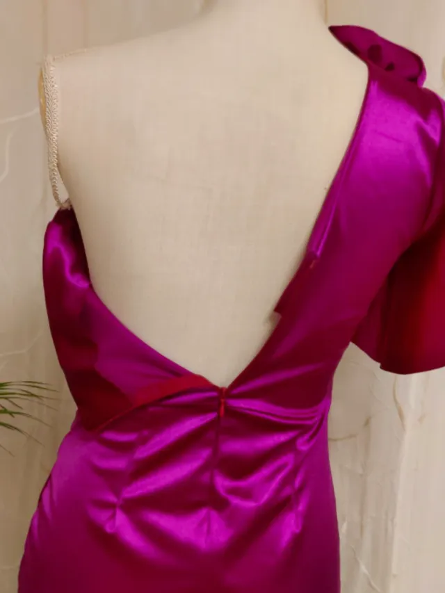 Vestido largo morado con flor