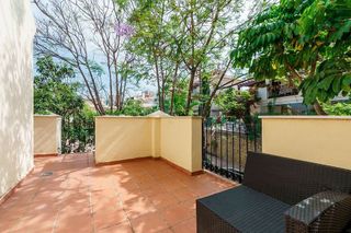 Casa adosada en venta en Nueva Andalucía centro en Marbella