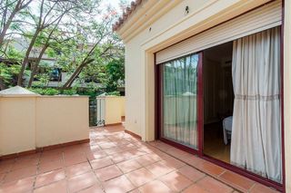 Casa adosada en venta en Nueva Andalucía centro en Marbella