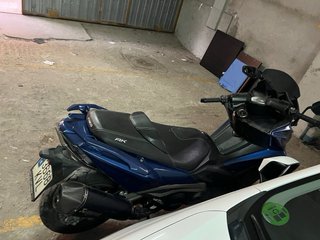 Kymco AK 550 Azul
