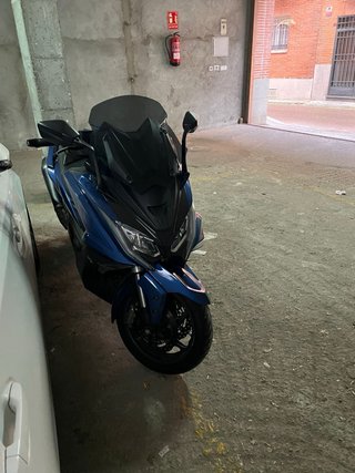 Kymco AK 550 Azul