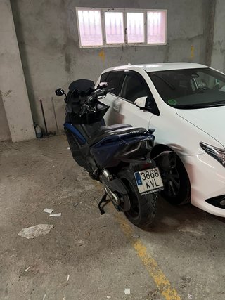 Kymco AK 550 Azul