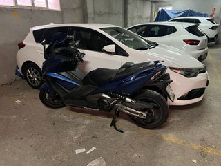 Kymco AK 550 Azul