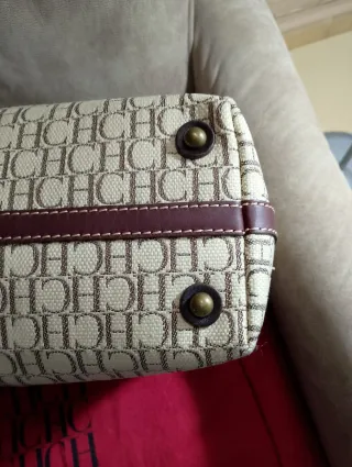 Bolso modelo Caracas en color burdeos y marrón.