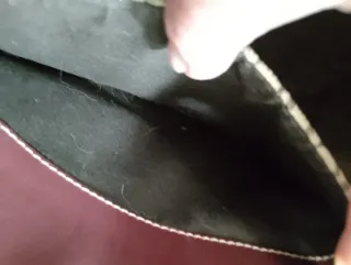 Bolso modelo Caracas en color burdeos y marrón.