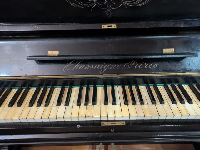 Piano Vertical Chassaigne Frères Negro