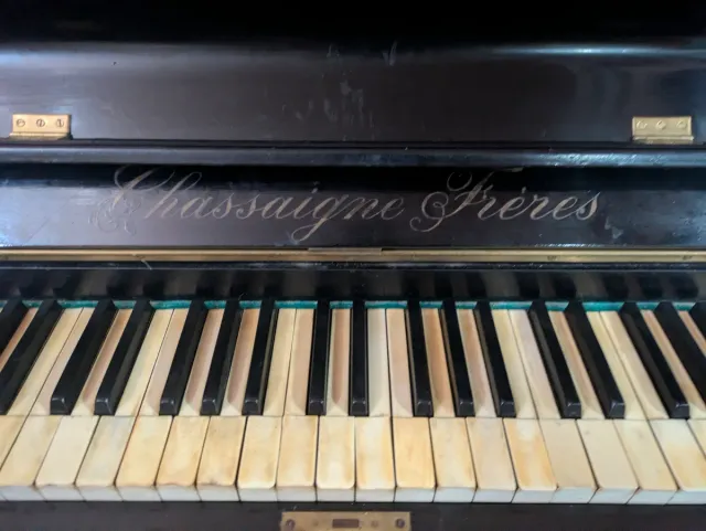 Piano Vertical Chassaigne Frères Negro