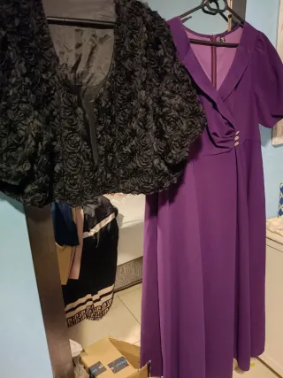 Vestido y torera fiesta morado y negro.