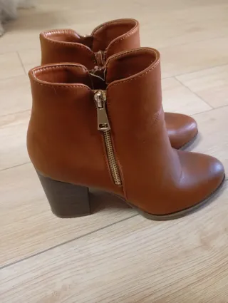 Botines tacón marrón