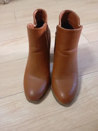 Botines tacón marrón