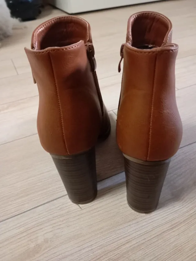 Botines tacón marrón