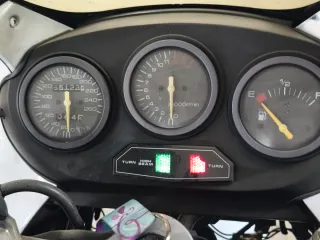 Suzuki GSX 600F Blanca