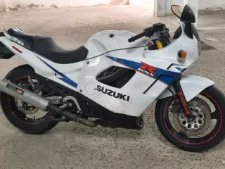Suzuki GSX 600F Blanca