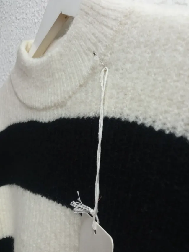 Jersey de punto a rayas blanco y negro
