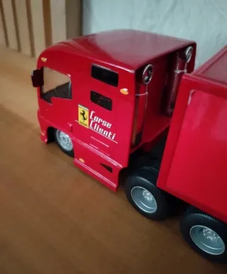 Camion Ferrari Corse BBurago 1:43