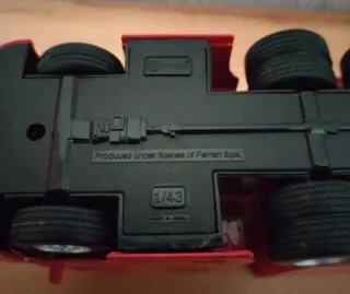 Camion Ferrari Corse BBurago 1:43