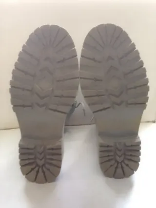 Botas grises de cordones