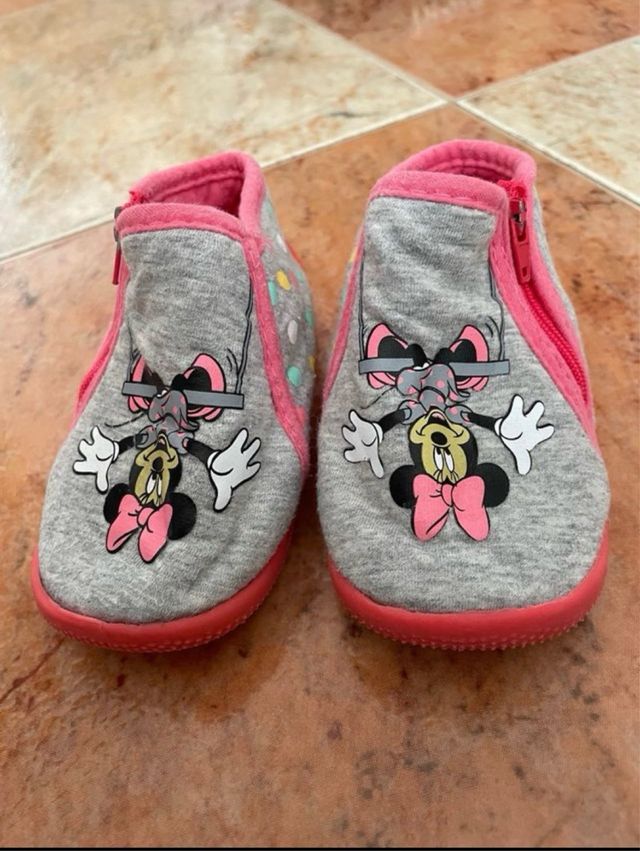 Zapatillas casa Minnie T.22