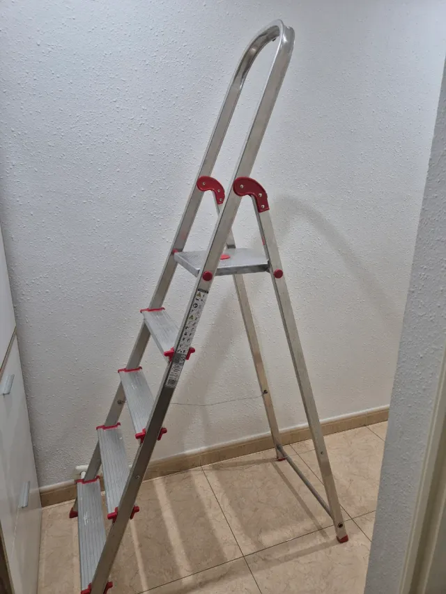 Escalera aluminio 5 peldaños