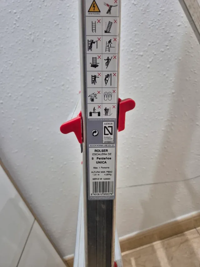 Escalera aluminio 5 peldaños