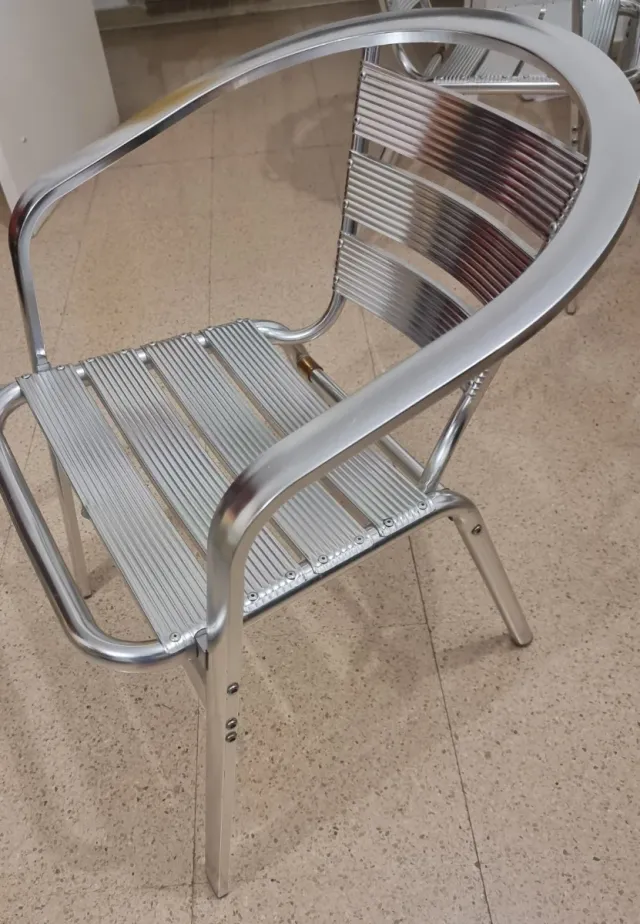 Sillas de terraza metálicas plateadas