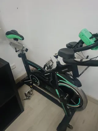Bicicleta Estática Negra y Verde