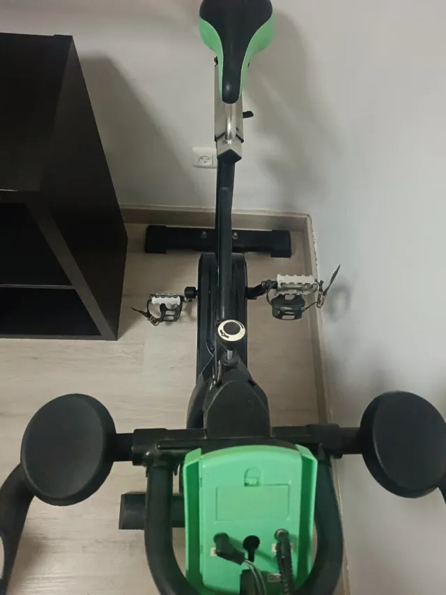 Bicicleta Estática Negra y Verde