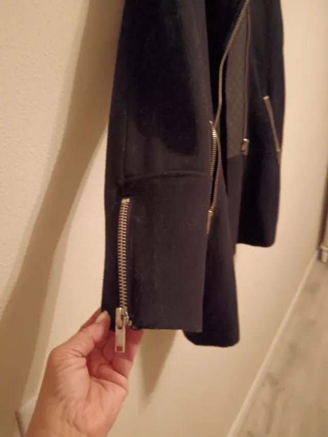 Abrigo negro Pull&Bear