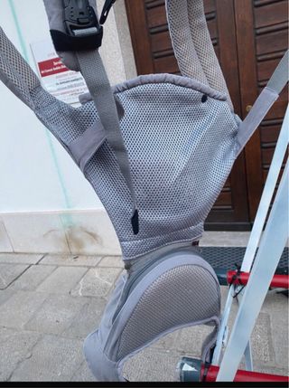 Marsupio con seggiolino integrato