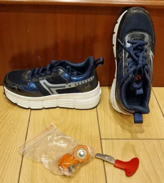 Zapatillas con Ruedas Retráctiles sin estrenar 34