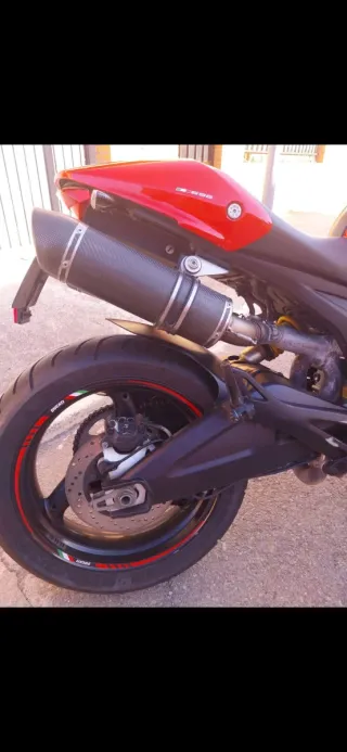 Ducati Monster 696 Roja