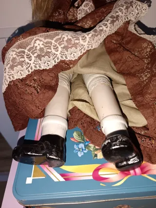 Bambola antica in porcellana