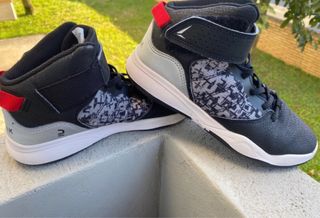 Scarpe da basket nere multicolore taglia 36