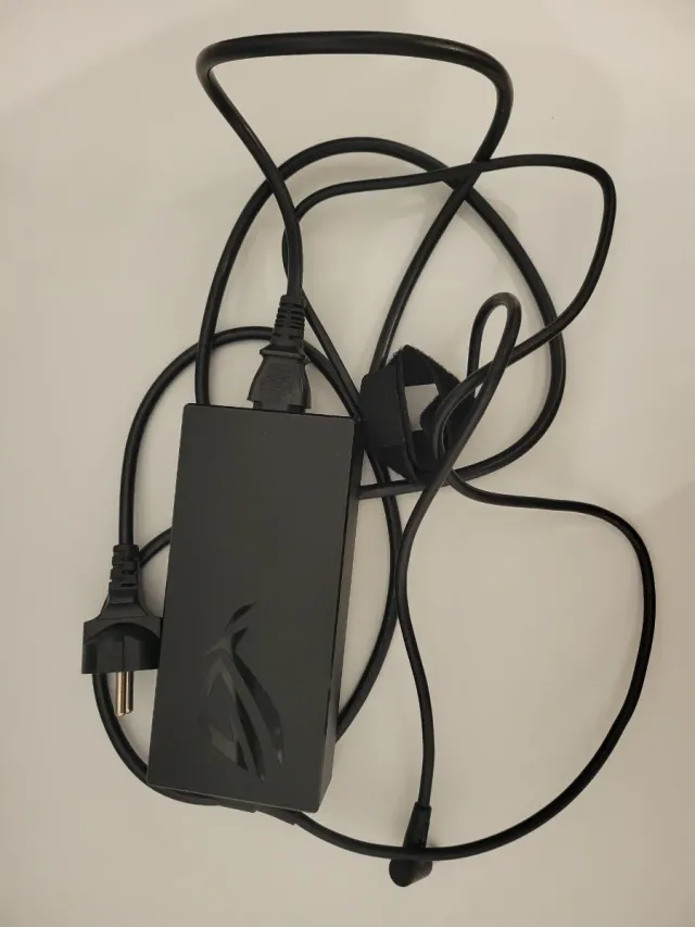 ASUS ROG Strix i7, RTX 2060,  32GB RAM, SSD 2TB