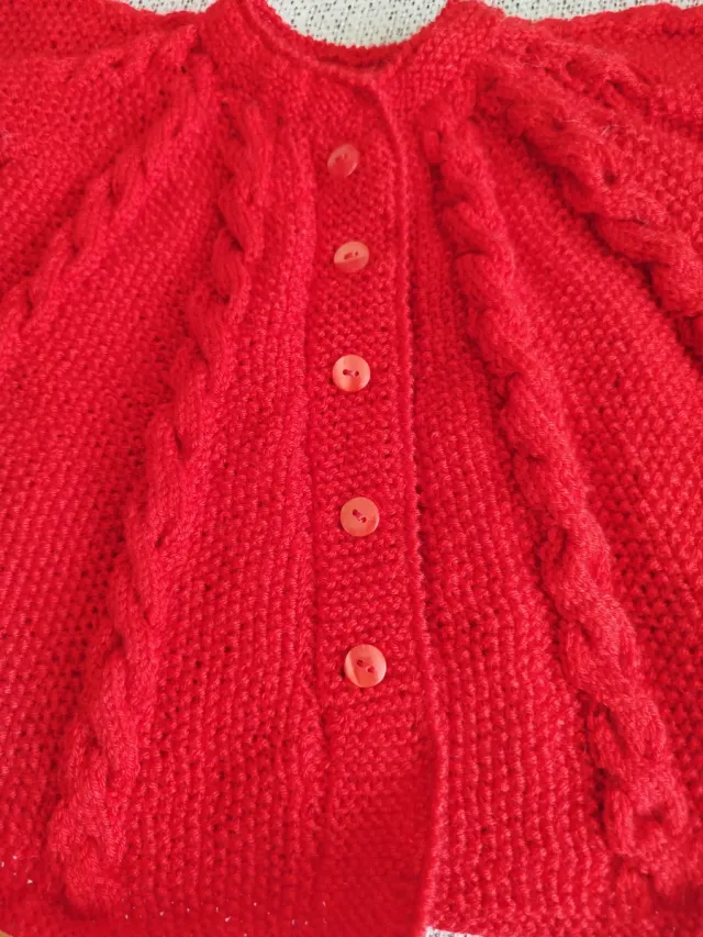 Chaqueta tejida para niña roja