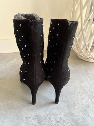 Botines Toral ante tachuelas negros T.37