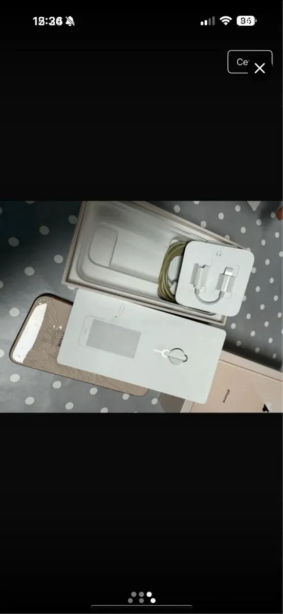 iPhone Dorado y Blanco