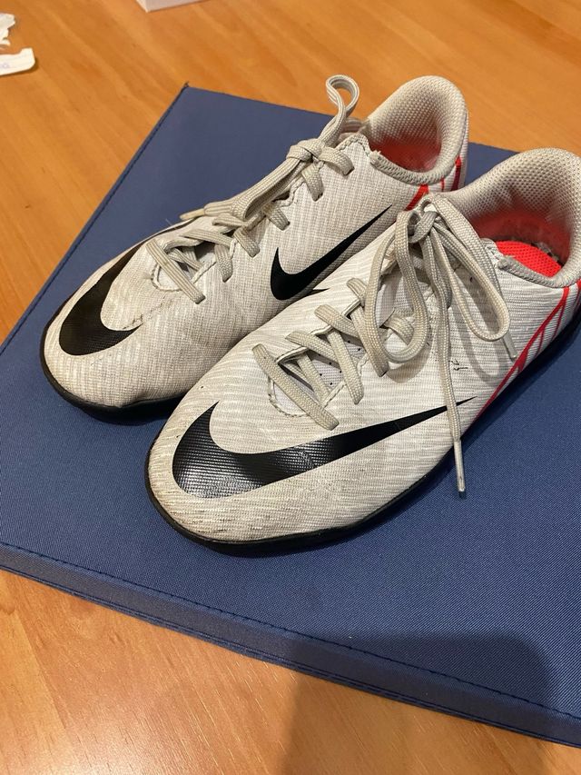 Zapatillas Fútbol Nike Niño varias tallas. 33,36
