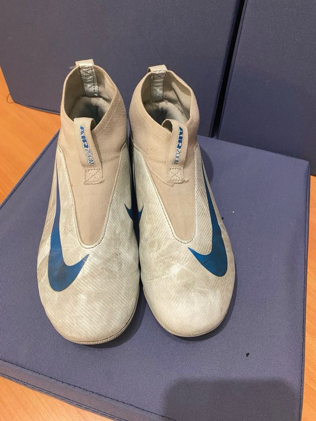 Zapatillas Fútbol Nike Niño varias tallas. 33,36
