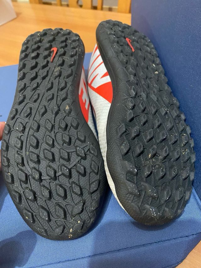 Zapatillas Fútbol Nike Niño varias tallas. 33,36