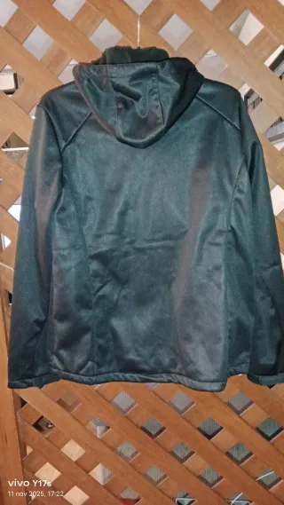 Cazadora negra con capucha mujer